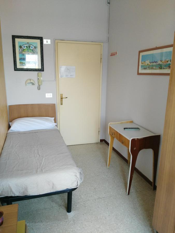 Single Room Private External Bathroom
