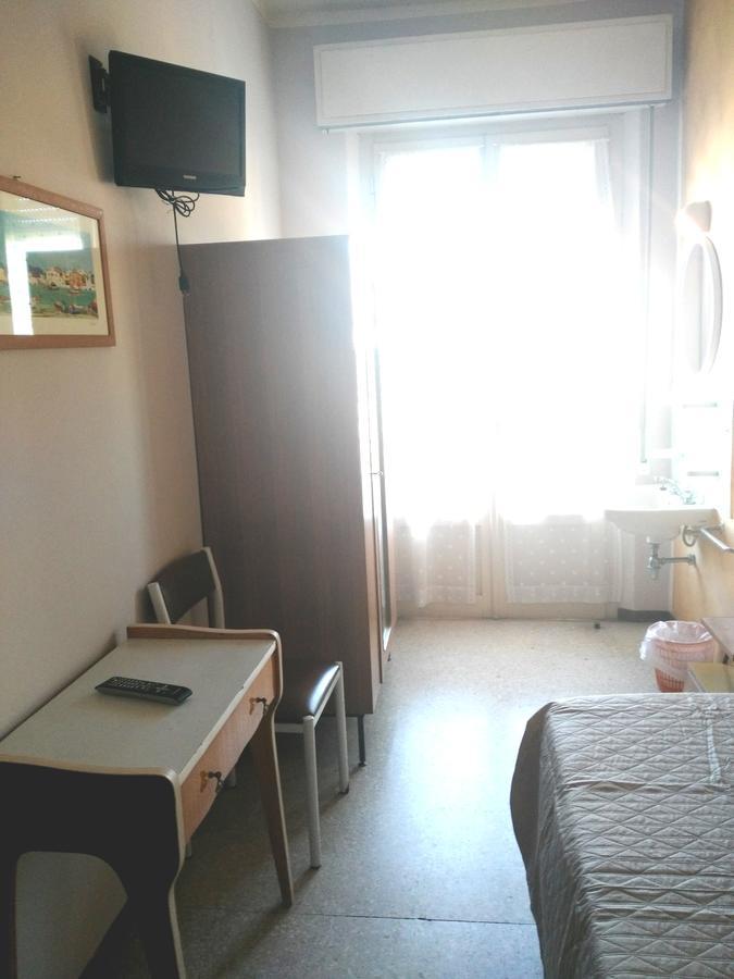 Single Room Private External Bathroom