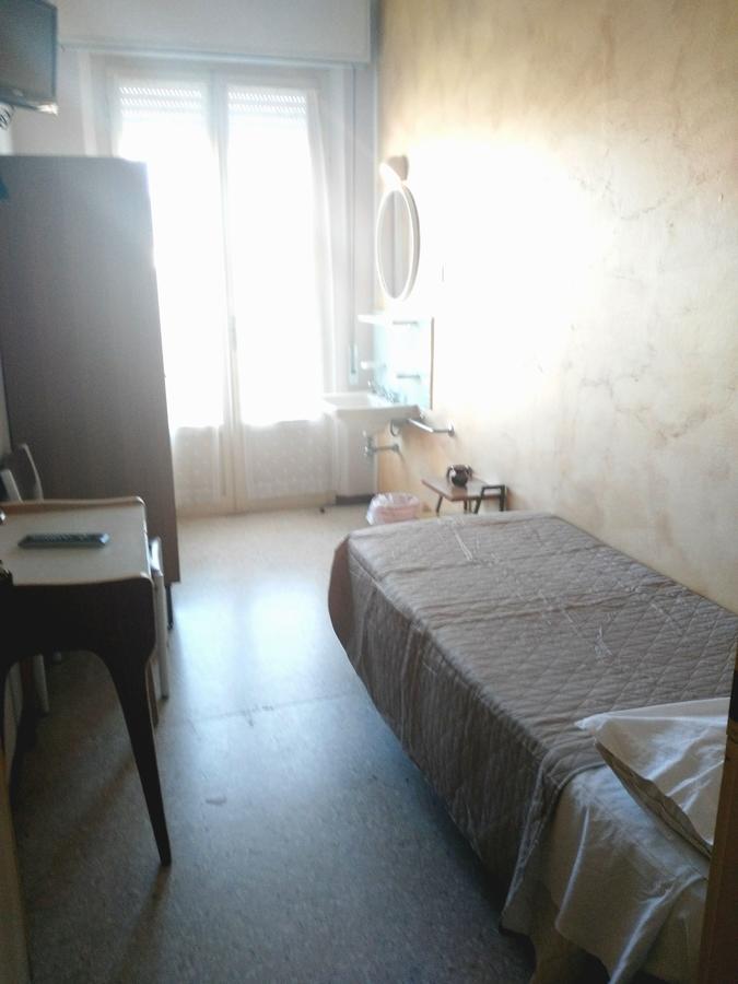 Single Room Private External Bathroom